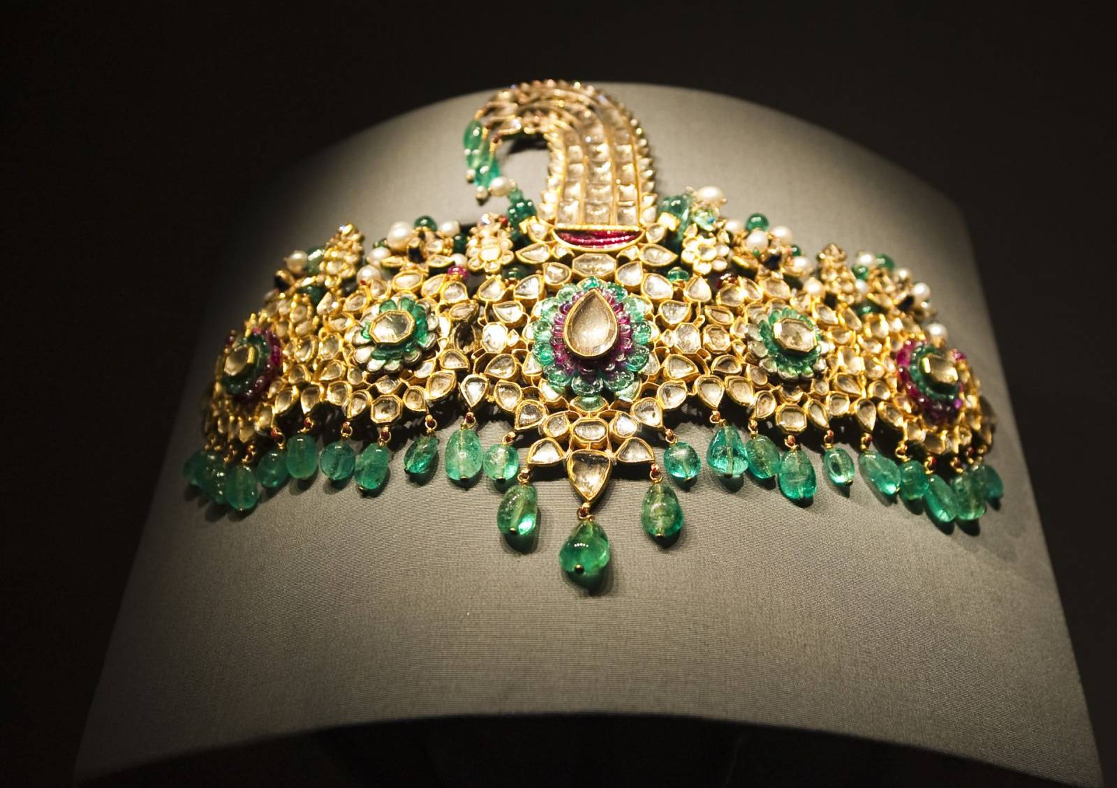 Cartier, Patek Philippe and Chopard may face difficulties due to shortage  of Russian gold and diamonds | World Fashion Channel