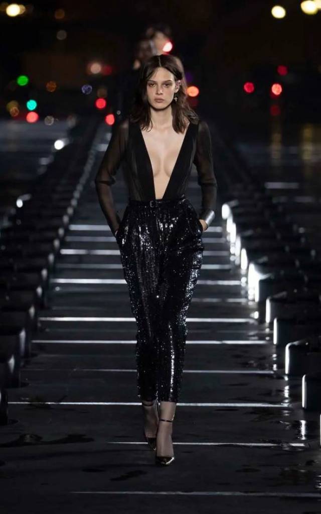 The final part of the show was devoted to total-black looks - mini-dresses with geometric bodices, transparent blouses with deep-Vs and classic tuxedos decorated with sequins.