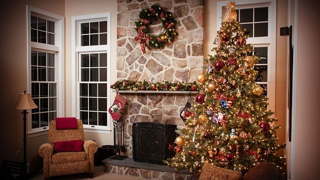 How To Decorate Christmas Tree And House For The New Year Tips From Professionals World Fashion Channel - How To Decorate Christmas Tree At Home