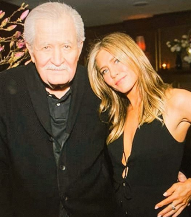 Family Portrait: Jennifer Aniston Shared a Photo with Her Dad | World