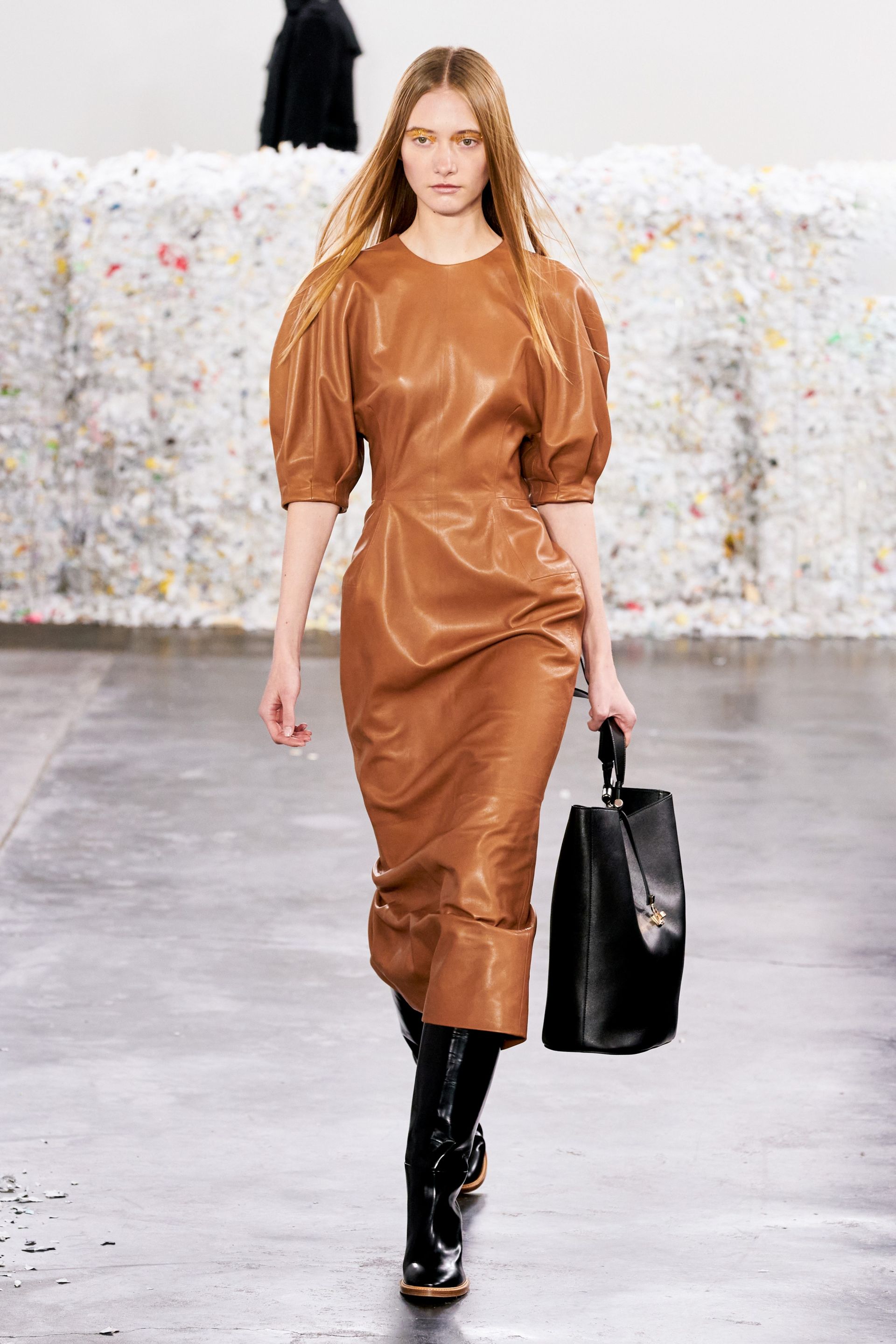 Модные кожаные платья фото стильных образов с кожаным платьем | steklorez69.ru