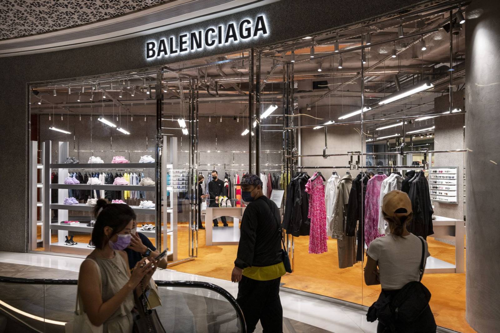 Balenciaga retailers sales